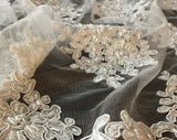 Tela de encaje de lujo de marfil a la moda con cuentas bordadas desnudas para vestidos de alta moda cuentas de perlas hechas a mano