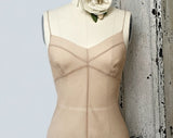 Lingerie vintage colecionável JEAN YU camisola de chiffon de seda nude com corte enviesado, alças finas ajustáveis, busto de 31